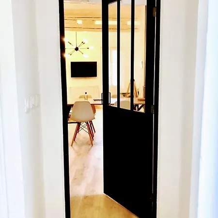 Apartment Une Maison Design Dans Le Centre Foix