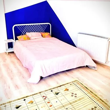 Daire Une Maison Design Dans Le Centre *